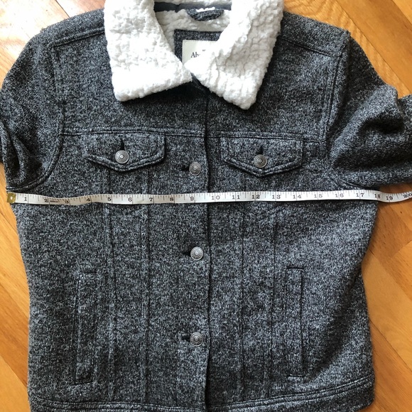 Abercrombie & Fitch Sherpa Lined Vest - Picture 12 of 13